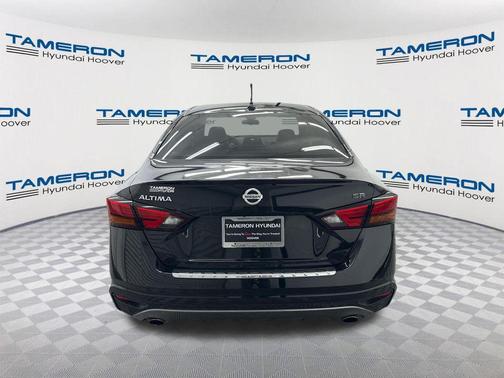 Super Black 2022 Nissan Altima SR FWD