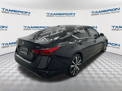 Super Black 2022 Nissan Altima SR FWD