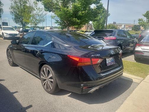 Super Black 2022 Nissan Altima SR FWD