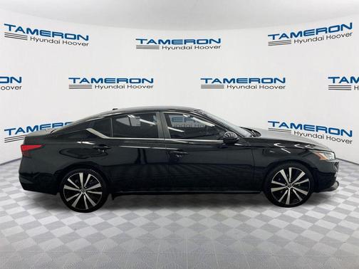 Super Black 2022 Nissan Altima SR FWD