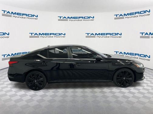 Super Black 2022 Nissan Altima SR FWD