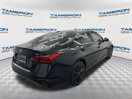 Super Black 2022 Nissan Altima SR FWD