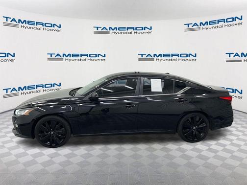 Super Black 2022 Nissan Altima SR FWD