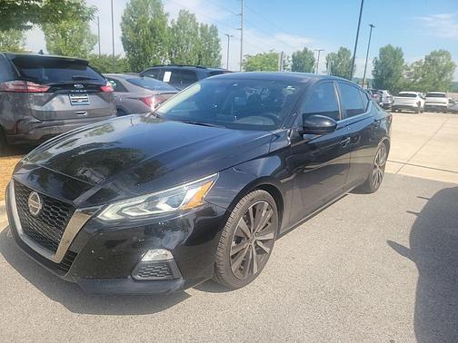 Super Black 2022 Nissan Altima SR FWD