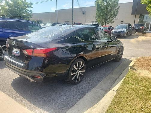 Super Black 2022 Nissan Altima SR FWD