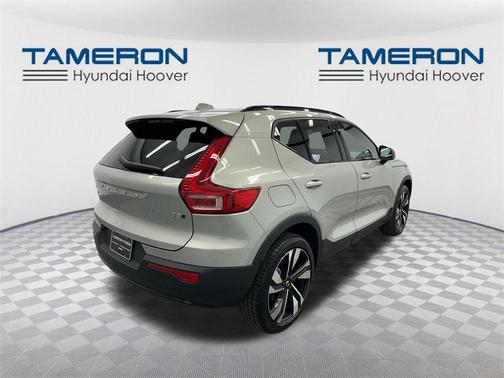 2025 Volvo XC40 B5 Plus Dark Theme