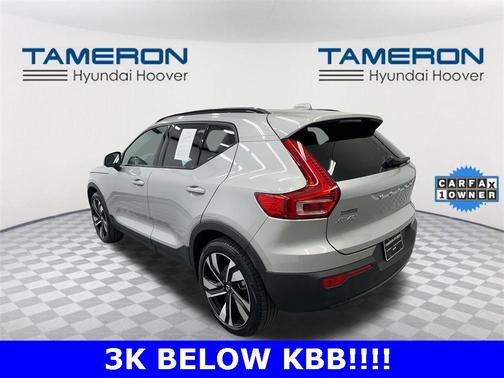 2025 Volvo XC40 B5 Plus Dark Theme