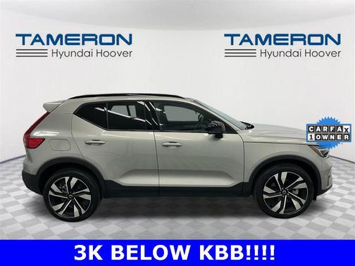 2025 Volvo XC40 B5 Plus Dark Theme