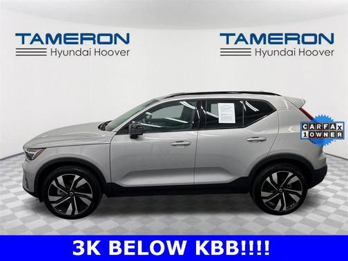 2025 Volvo XC40 B5 Plus Dark Theme