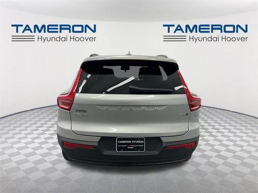 2025 Volvo XC40 B5 Plus Dark Theme