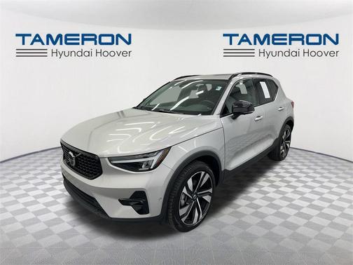 2025 Volvo XC40 B5 Plus Dark Theme