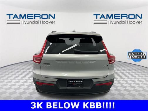 2025 Volvo XC40 B5 Plus Dark Theme