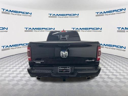 Diamond Black Crystal Pearlcoat 2021 RAM 1500 Laramie