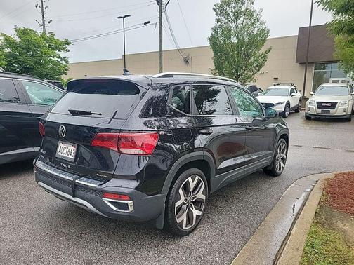 Deep Black Pearl 2023 Volkswagen Taos 1.5T SEL