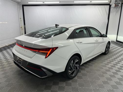 2025 Hyundai ELANTRA SEL