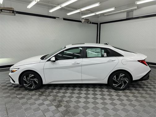 2025 Hyundai ELANTRA SEL