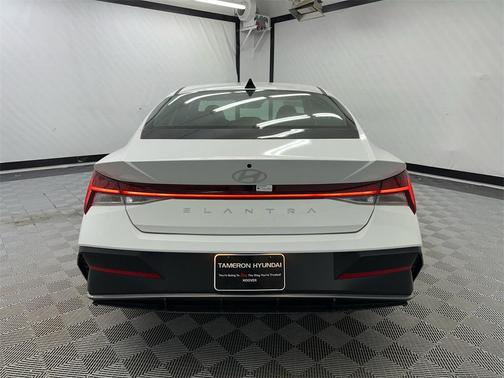 2025 Hyundai ELANTRA SEL