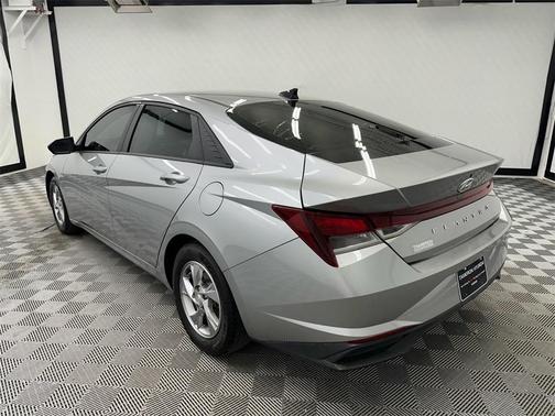 2021 Hyundai ELANTRA SE