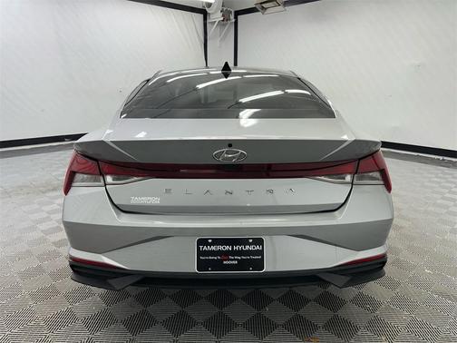 2021 Hyundai ELANTRA SE