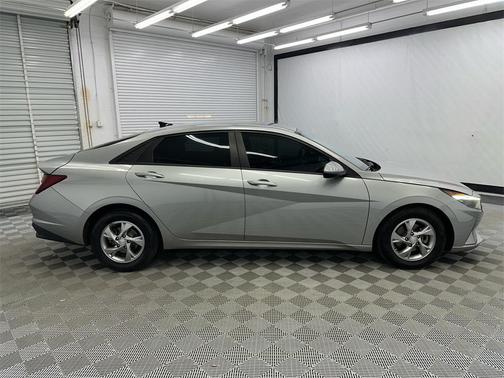 2021 Hyundai ELANTRA SE