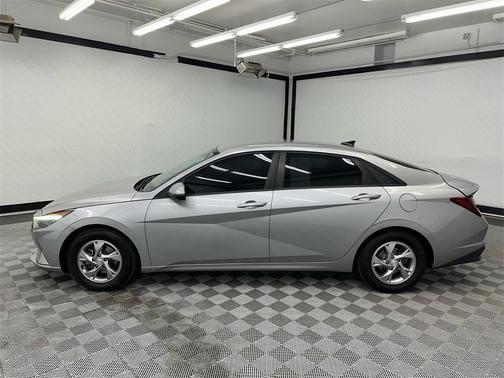2021 Hyundai ELANTRA SE