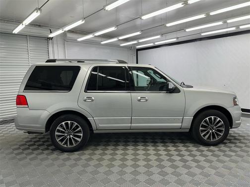 2015 Lincoln Navigator Base