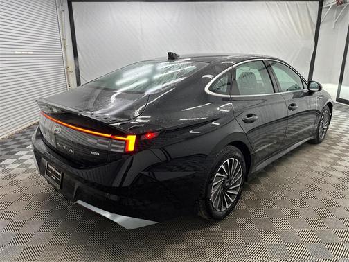 2025 Hyundai SONATA Hybrid SE