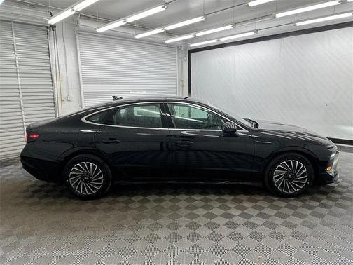 2025 Hyundai SONATA Hybrid SE