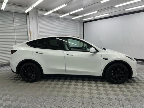 2022 Tesla Model Y Long Range Dual Motor All-Wheel Drive