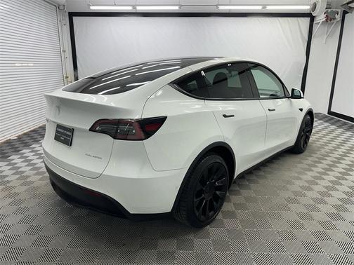 2022 Tesla Model Y Long Range Dual Motor All-Wheel Drive