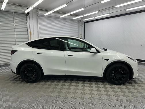 2022 Tesla Model Y Long Range Dual Motor All-Wheel Drive