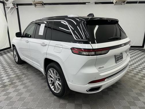 2022 Jeep Grand Cherokee Summit