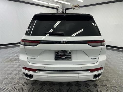2022 Jeep Grand Cherokee Summit