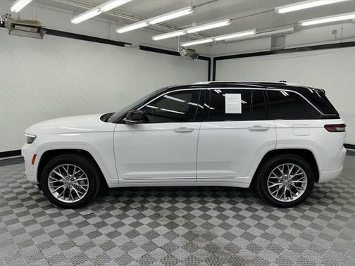 2022 Jeep Grand Cherokee Summit