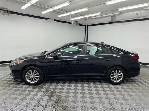 2018 Hyundai SONATA SE