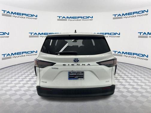 Wind Chill Pearl 2023 Toyota Sienna XLE