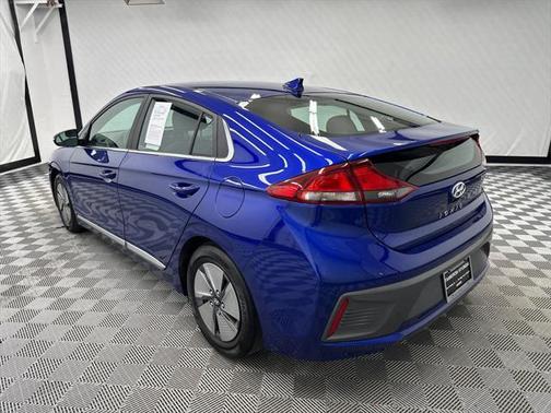 2022 Hyundai IONIQ Hybrid SE