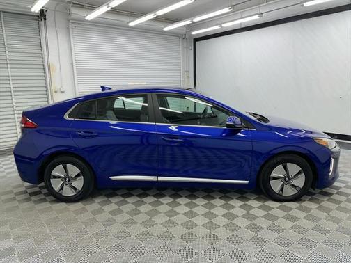 2022 Hyundai IONIQ Hybrid SE