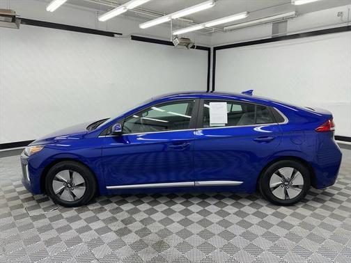 2022 Hyundai IONIQ Hybrid SE