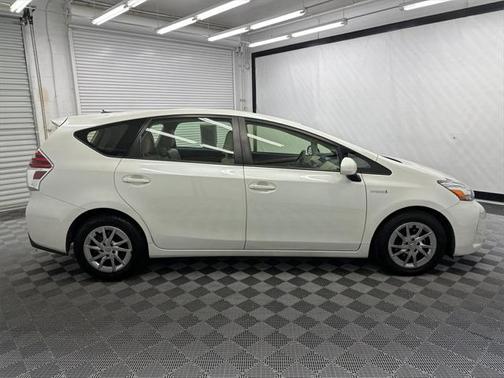 2015 Toyota Prius v Four