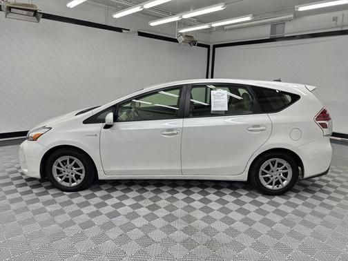 2015 Toyota Prius v Four