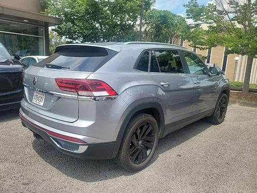Pyrite Silver Metallic 2023 Volkswagen Atlas Cross Sport 3.6L V6 SE w/Technology