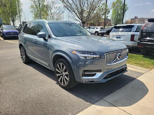 2023 Volvo XC90 B5 Plus