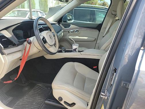 2023 Volvo XC90 B5 Plus