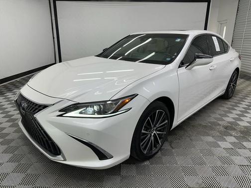 2022 Lexus ES 300h Base