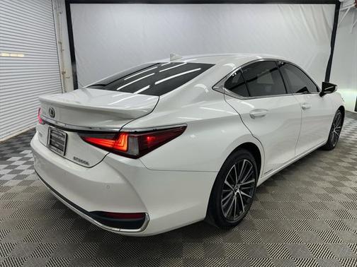 2022 Lexus ES 300h Base