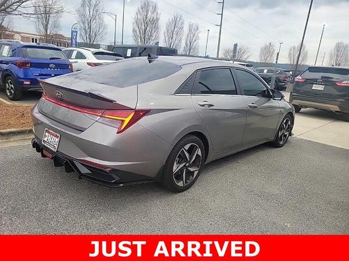 2022 Hyundai ELANTRA SEL