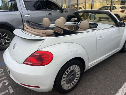 Pure White/Black Roof 2015 Volkswagen Beetle 1.8T