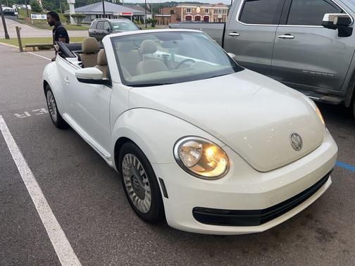 Pure White/Black Roof 2015 Volkswagen Beetle 1.8T