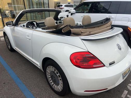 Pure White/Black Roof 2015 Volkswagen Beetle 1.8T